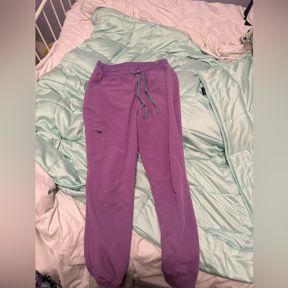 Figs Zamora joggers in lilac dawn Medium